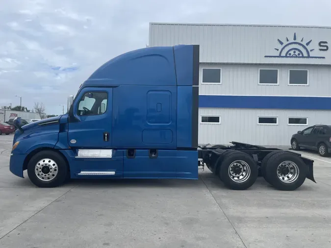 2020 Freightliner Cascadia 126