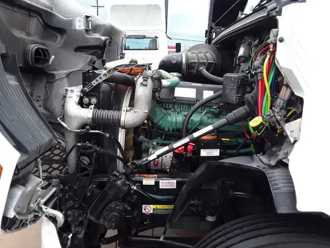 2020 VOLVO VNR64T-640