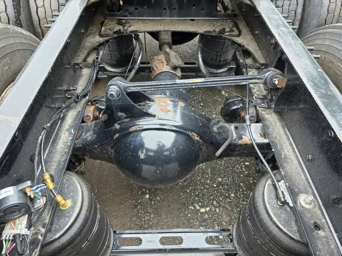 2019 VOLVO VNR64T-640