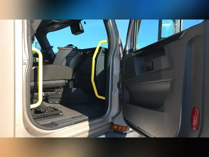 2025 Freightliner Cascadia 126