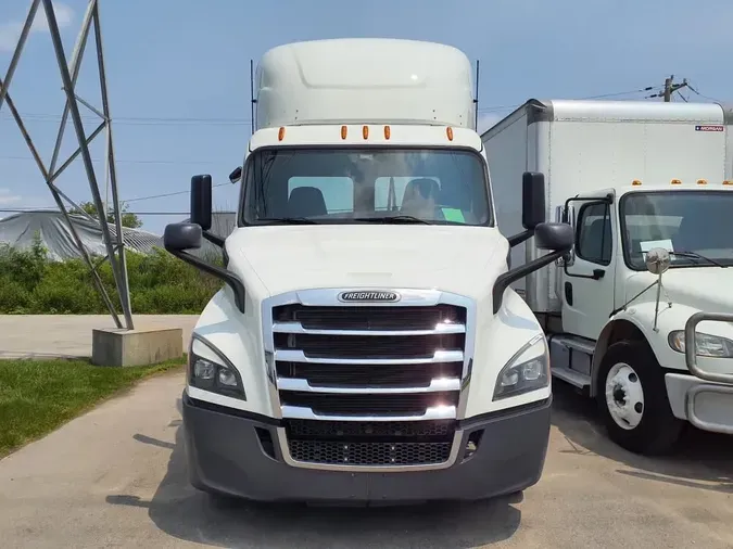 2020 FREIGHTLINER NEW CASCADIA 116