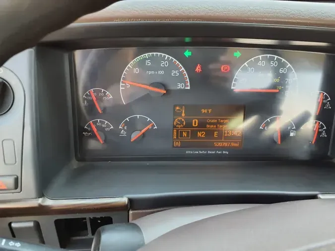 2015 VOLVO VNL64T