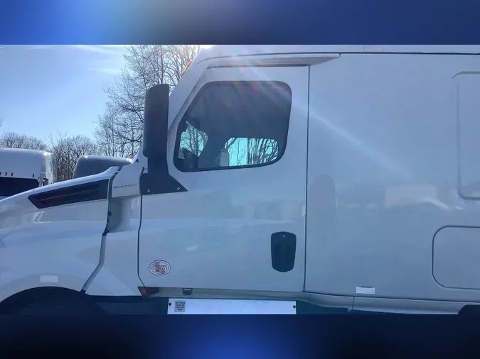 2021 Freightliner Cascadia 126