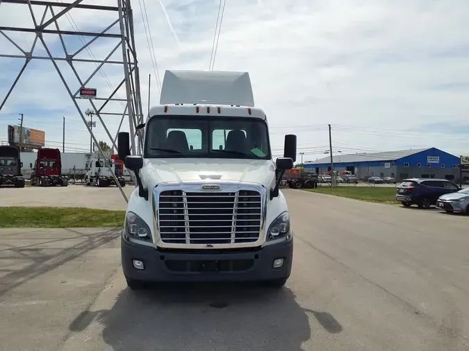 2019 FREIGHTLINER/MERCEDES CASCADIA 113