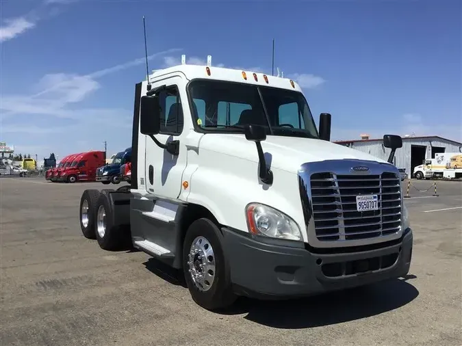 2015 FREIGHTLINER CASCADIA