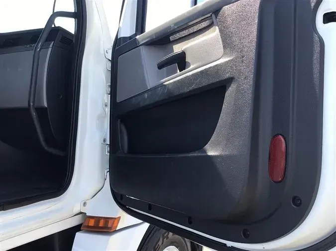 2019 FREIGHTLINER CA126