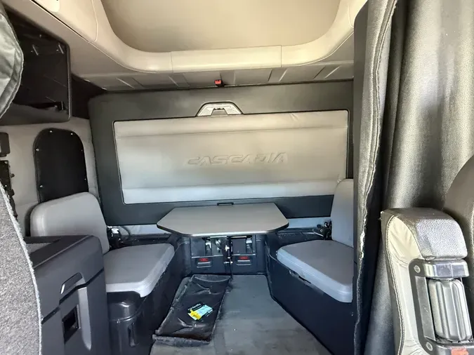 2019 Freightliner Cascadia 126