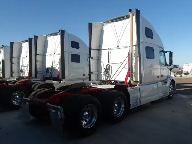 2021 VOLVO VNL64T860