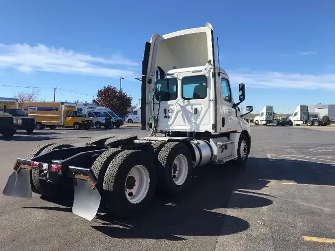 2019 Freightliner T12664ST