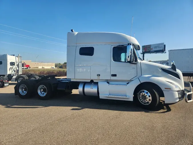 2021 VOLVO VNL64T740