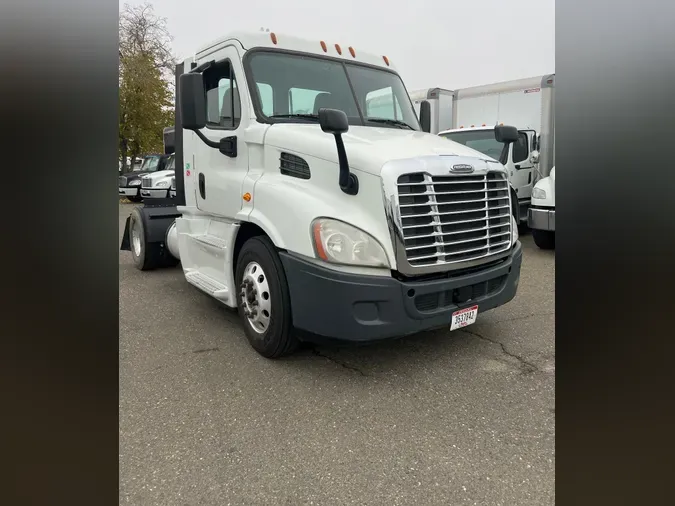 2015 FREIGHTLINER/MERCEDES CASCADIA 113