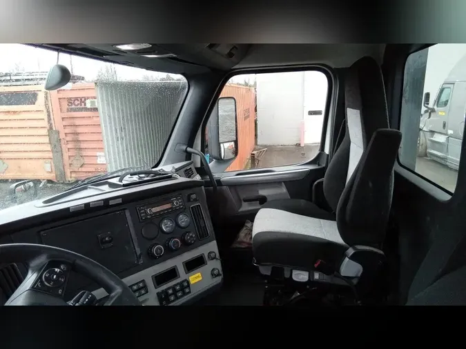 2020 Freightliner Cascadia 126