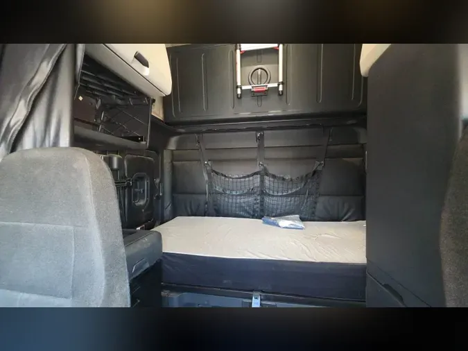 2023 Freightliner Cascadia 126