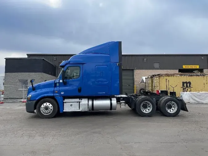 2020 Freightliner X12564ST