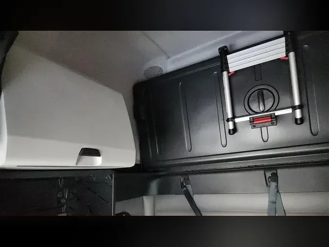 2021 FREIGHTLINER CA126