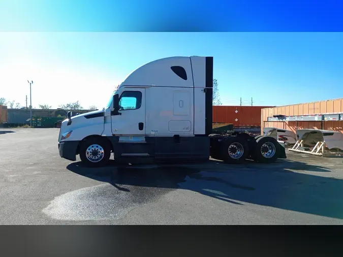 2022 Freightliner Cascadia 126