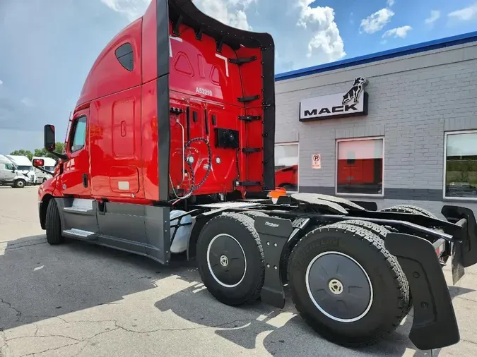 2022 FREIGHTLINER Cascadia 126