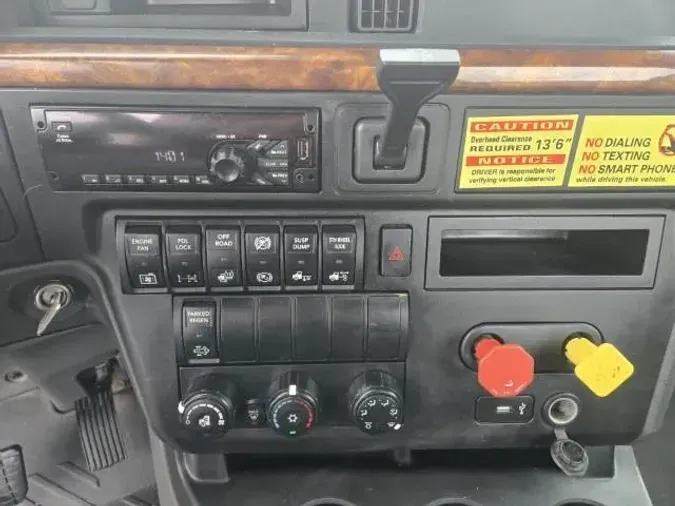 2020 International LT625