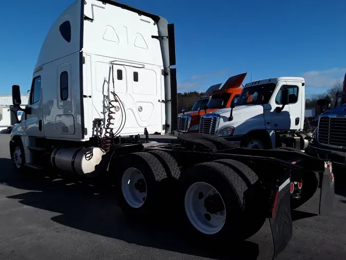 2015 FREIGHTLINER/MERCEDES CASCADIA 125