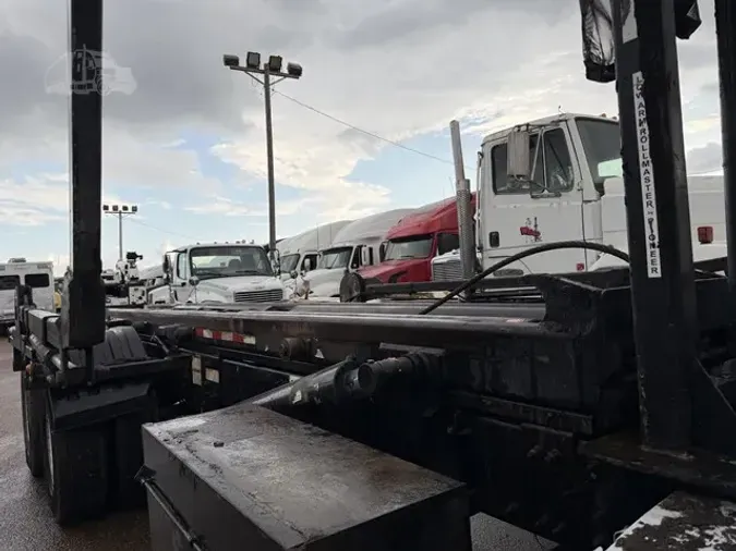 2016 MACK GRANITE GU713