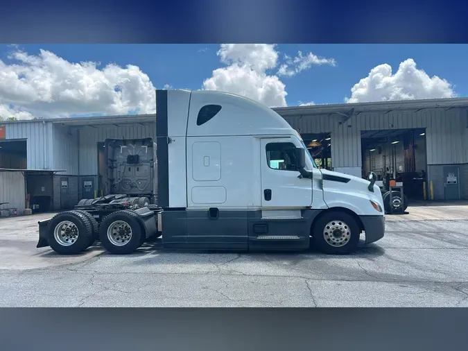 2022 Freightliner Cascadia 126