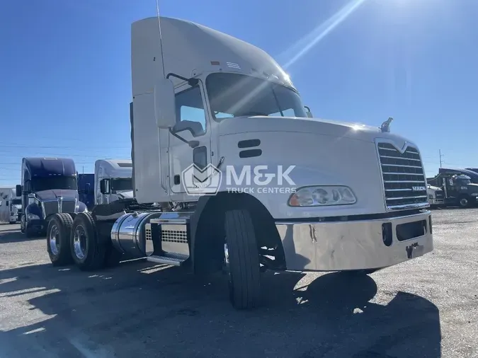 2018 MACK CXU613