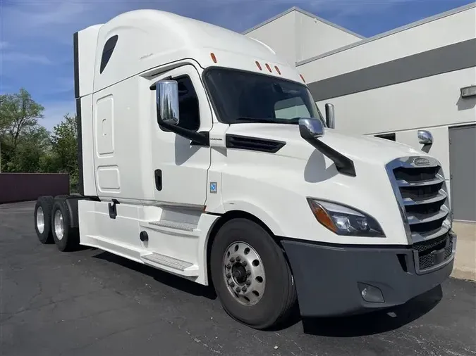 2020 FREIGHTLINER CA126
