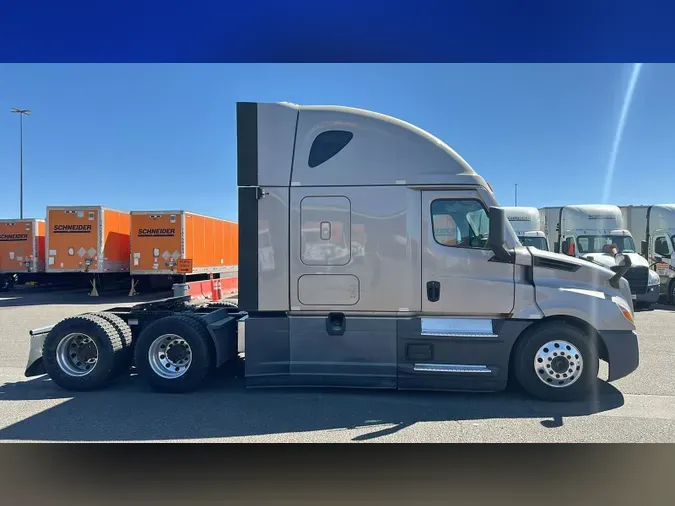 2022 Freightliner Cascadia 12656b8f304e13cbcbea6e01084e5ff2bb0