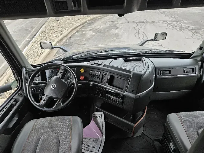 2024 VOLVO VNL64T860