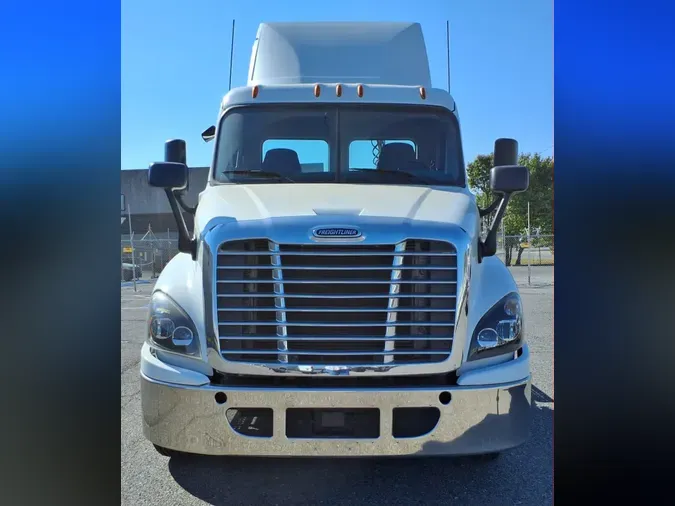 2019 FREIGHTLINER/MERCEDES CASCADIA 12556bbd06dd08e9c779aa4a6ebd186e33d