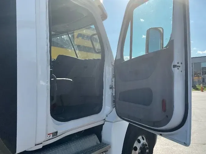 2019 Freightliner X12564ST