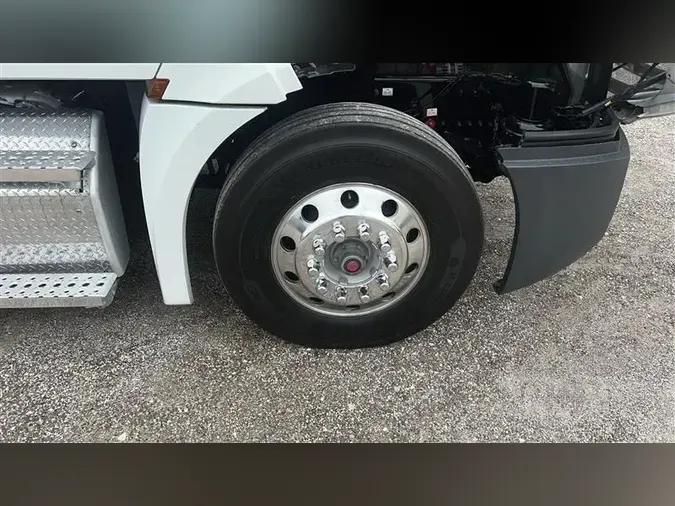 2019 FREIGHTLINER CA126