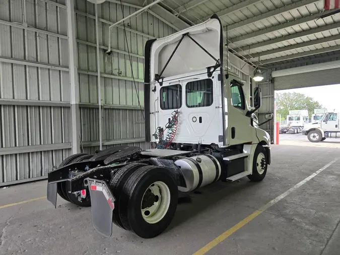 2019 FREIGHTLINER/MERCEDES NEW CASCADIA 126