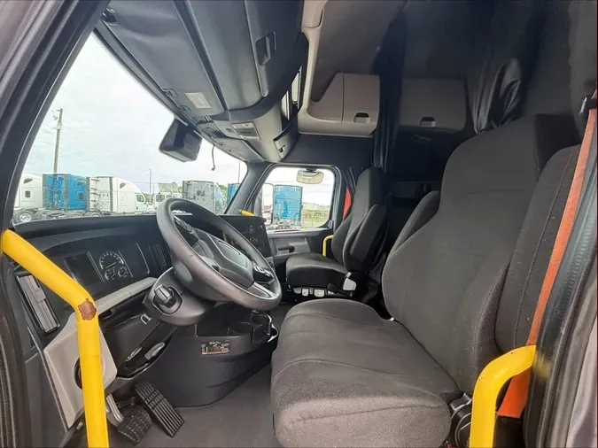 2021 Freightliner Cascadia 12656cf3f74702a7449a9e9f3bf15b9c2d4