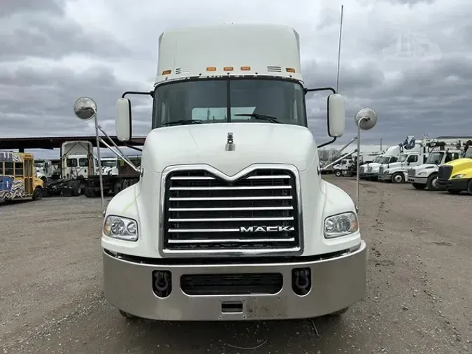 2015 MACK PINNACLE CXU613