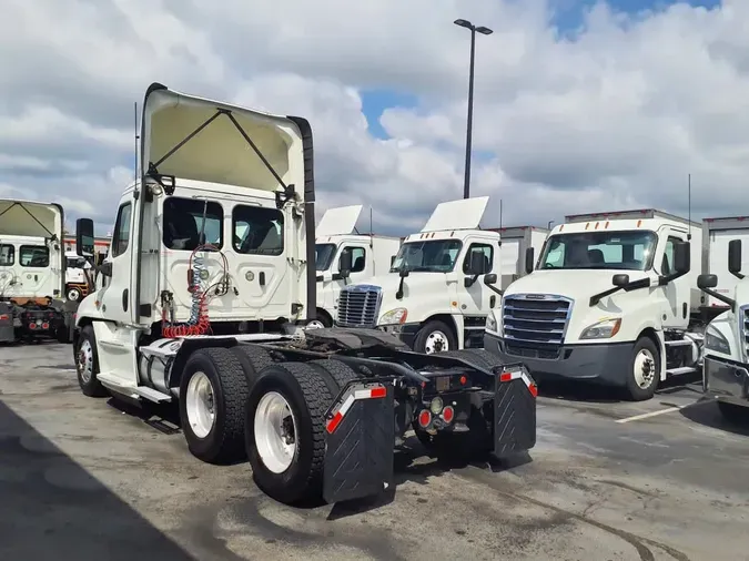 2019 FREIGHTLINER CASCADIA 125