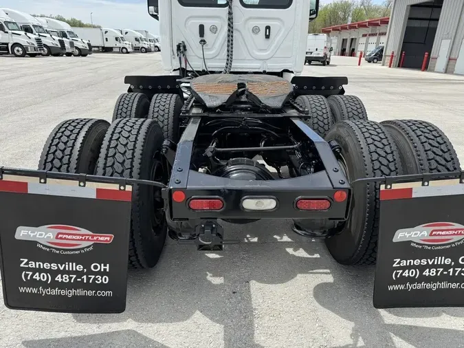 2020 Freightliner CASCADIA 126