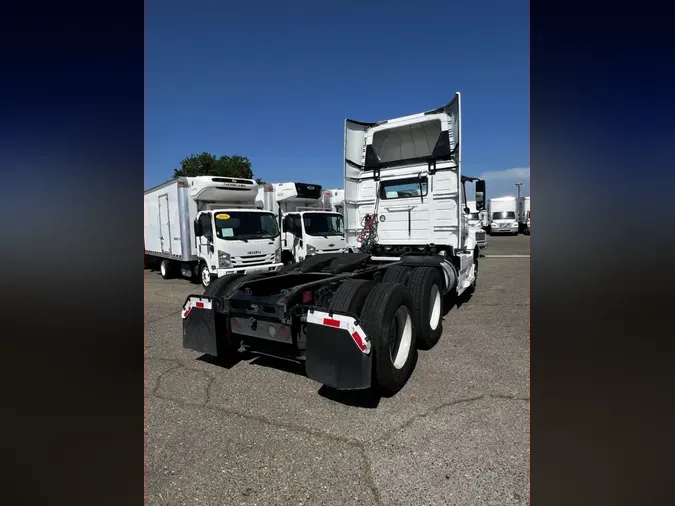 2018 VOLVO VNL64T-300
