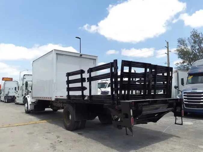 2018 FREIGHTLINER M2 106
