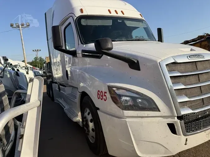 2019 FREIGHTLINER CASCADIA 126