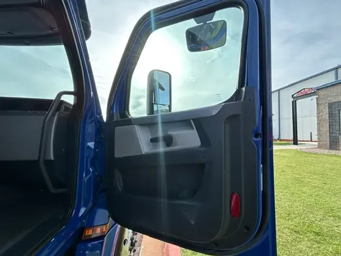 2020 FREIGHTLINER CA126