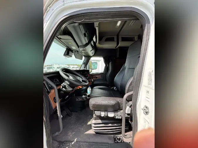 2021 FREIGHTLINER CA116