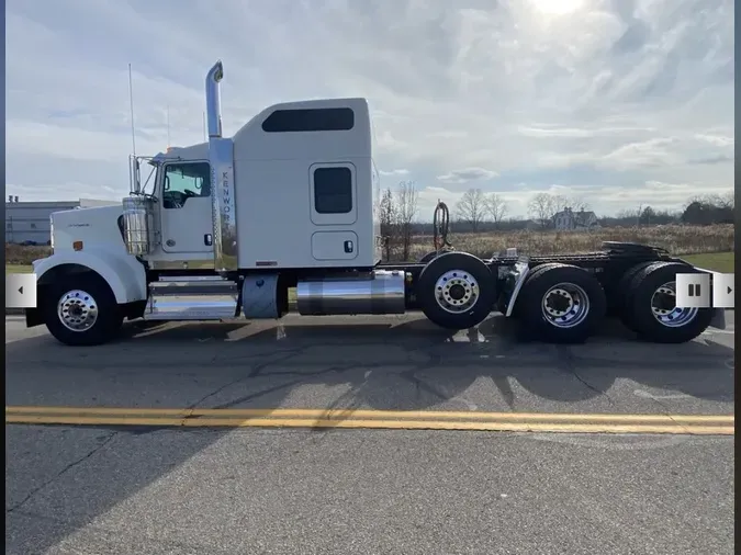 2024 Kenworth W900