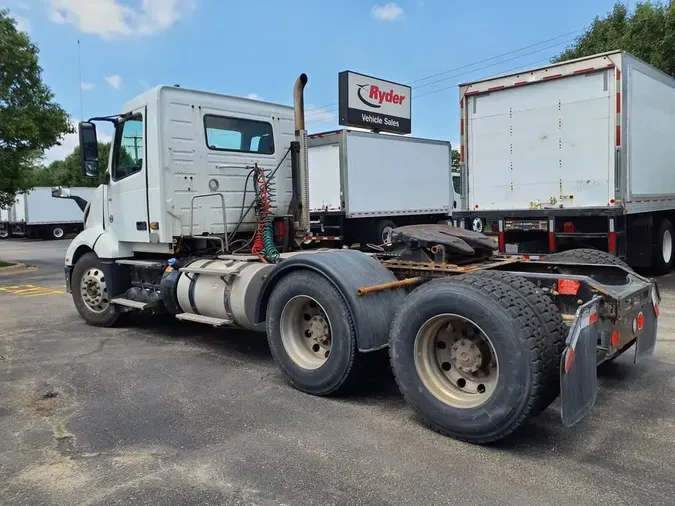 2019 VOLVO VNL64T-300