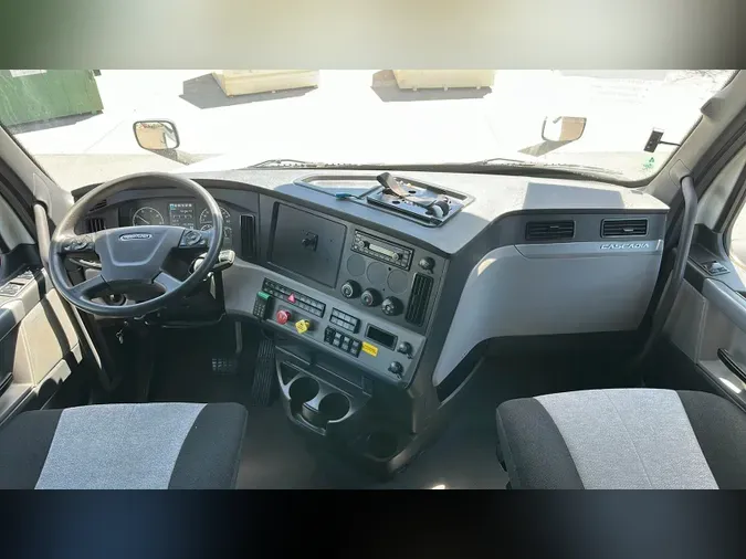 2021 Freightliner Cascadia 126