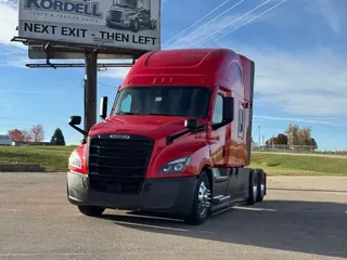 2022 FREIGHTLINER Cascadia 126