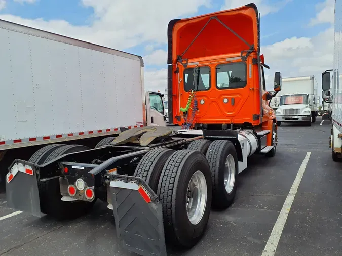 2018 FREIGHTLINER/MERCEDES CASCADIA 125