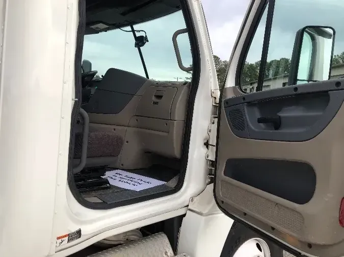 2018 Freightliner X12564ST