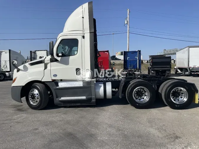 2019 FREIGHTLINER CASCADIA CA126