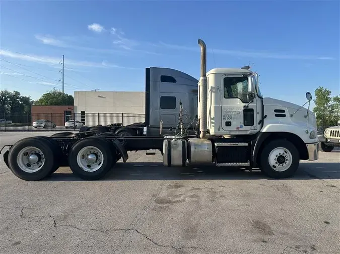2016 MACK CXU613